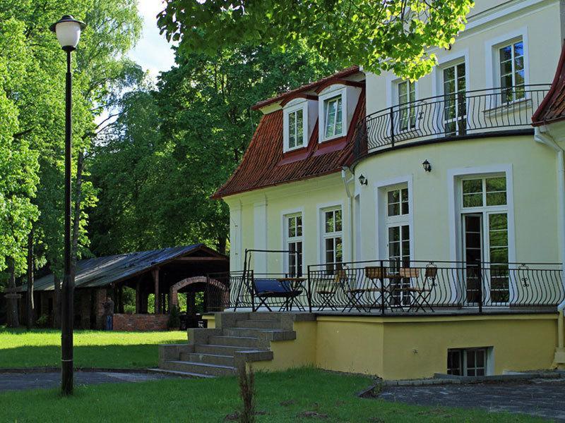 Hotel Ksiezycowy Dworek Кентшин Екстериор снимка
