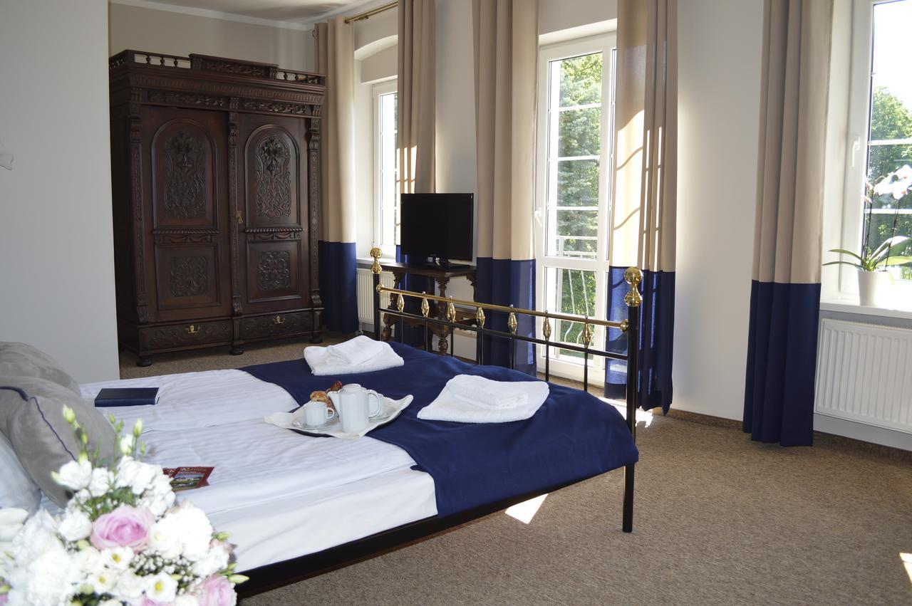 Hotel Ksiezycowy Dworek Кентшин Екстериор снимка